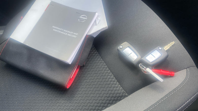 Nissan Qashqai 1.3 DiG-T Acenta Premium 5dr Petrol Hatchback